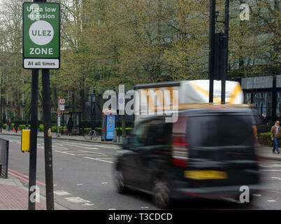 Ultra Low Emission Zone (ULEZ) est entré en vigueur dans la zone de péage urbain de Londres le 8 avril 2019 Banque D'Images