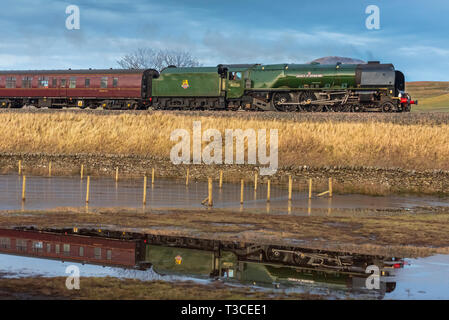 La princesse Elizabeth locomotive classe la duchesse de Sutherland le transport de la montagne de Cumbrie Express 7 février 2015. Sur le régler à Carlisle railway Banque D'Images