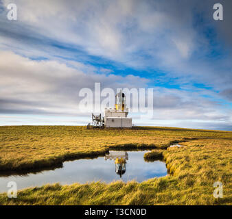 Le Stevenson phare sur les Brough de Birsay, Orkney Islands. Banque D'Images