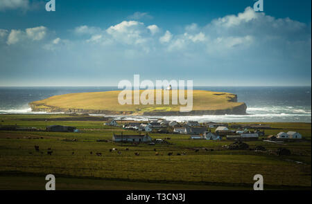 Brough de Birsay, vues de dessus le village de Northside, Mainland, Orkney Islands. Banque D'Images