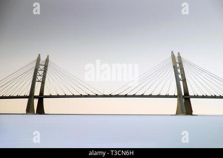 Pont à haubans sur le golfe de Finlande en hiver au coucher du soleil. Saint-pétersbourg, Russie. Banque D'Images