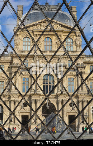 Paris, France - 02/08/2015 : Vue du musée du Louvre Banque D'Images