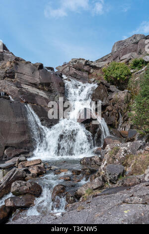 La cascade de Cwmorthin Rhosydd et terrasse ardoise à Blaenau Ffestiniog en Gwynedd, Pays de Galles Banque D'Images