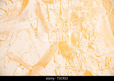 Or Blanc et mur texture background stuc malpropre. Peinture murale décorative.Feuille d'or feuille jaune brillant texture background.Patina or rayures Banque D'Images