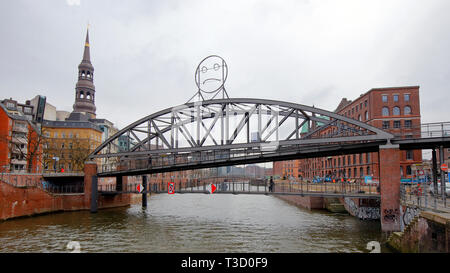 Face publique sur le Kibbelstegbrücke évaluer l'humeur des gens de HafenCity à l'aide d'un logiciel de reconnaissance faciale appliquée à des images de vidéosurveillance Banque D'Images