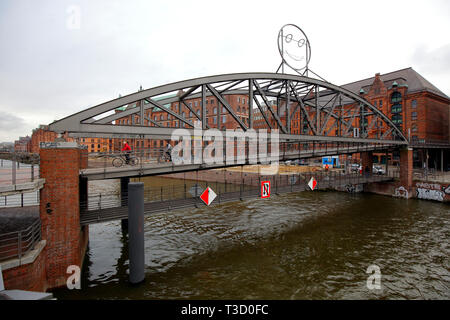 Face publique sur le Kibbelstegbrücke évaluer l'humeur des gens de HafenCity à l'aide d'un logiciel de reconnaissance faciale appliquée à des images de vidéosurveillance Banque D'Images