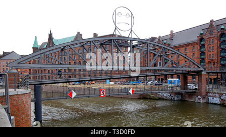 Face publique sur le Kibbelstegbrücke évaluer l'humeur des gens de HafenCity à l'aide d'un logiciel de reconnaissance faciale appliquée à des images de vidéosurveillance Banque D'Images