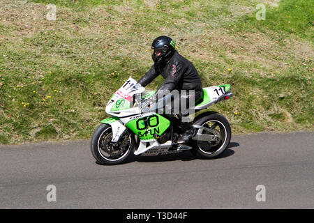 Chorley, Lancashire, Royaume-Uni. 7 avril, 2019. Hoghton Tower 43ème Sprint Moto. Rider 117James Wilson équitation une Honda CBR 2005 Banque D'Images