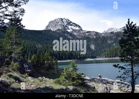 Crno jezero (Lac Noir) et pic Meded - Parc national de Durmitor. Zabljak, au Monténégro. Banque D'Images