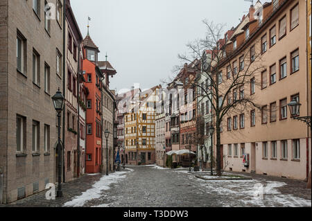 Maisons à colombages dans une des rues pittoresques du centre historique de Nuremberg, Bavière - Allemagne Banque D'Images