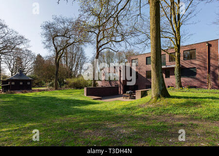 Krefeld - Vue de maison musée Lange de côté, construite entre 1928 et 1931 par Mies van der Rohe, Rhénanie du Nord-Westphalie, Allemagne, 30.03.2019 Banque D'Images