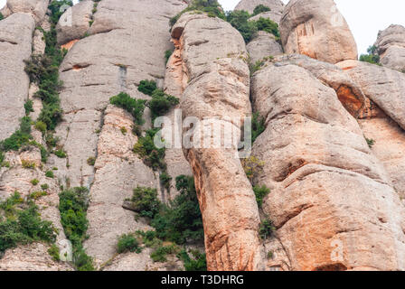 Montserrat est une montagne près de Barcelone, en Catalogne. C'est le site d'une abbaye bénédictine, Santa Maria de Montserrat, qui héberge la Vierge de mon Banque D'Images