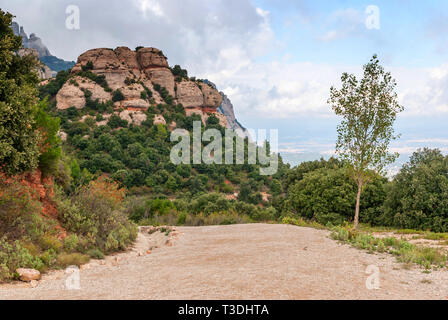 Vue imprenable sur les montagnes de Montserrat sur une journée ensoleillée à proximité de Barcelone, Catalogne, Espagne Banque D'Images