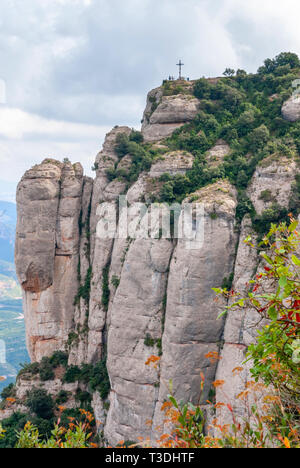 Montserrat est une montagne près de Barcelone, en Catalogne. C'est le site d'une abbaye bénédictine, Santa Maria de Montserrat, qui héberge la Vierge de mon Banque D'Images