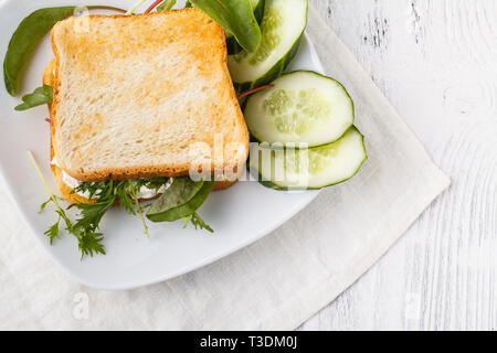 Sandwichs sains à l'aide d'un pain de grains, fromage à la crème et vert Banque D'Images