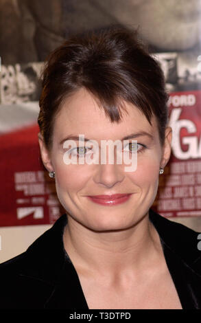 LOS ANGELES, CA. 19 novembre 2001 : l'actrice Catherine McCORMACK lors de la première mondiale, à Los Angeles, de son nouveau film Spy Game. © Paul Smith/Featureflash Banque D'Images