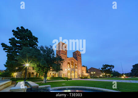 Los Angeles, 4 AVR : nuit vue extérieure de la Royce Hall le 4 avr 2019 à Los Angeles, Californie Banque D'Images