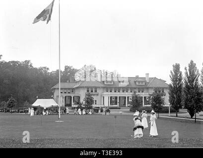 1917 Photo de Colombie-Britannique Country Club - Femme sur pelouse Banque D'Images