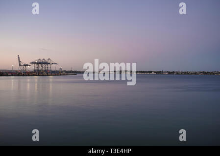 Auckland, Nouvelle-Zélande. Port de Waitemata au coucher du soleil Banque D'Images