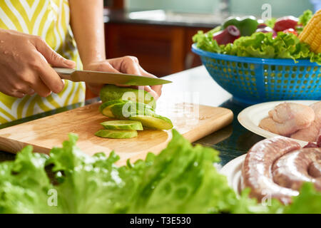 Salade de concombre coupe Banque D'Images