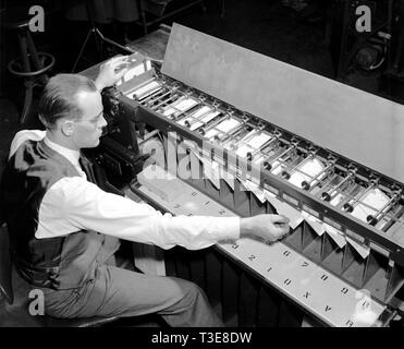 Carte de travail homme tabulating machine trieuse pour ca. 1940 Banque D'Images