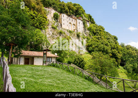 Greccio, Italie. hermitage culte érigé par Saint François d'assise dans la Vallée Sacrée. Dans ce monastère, le saint a donné naissance à la première nat vivant Banque D'Images