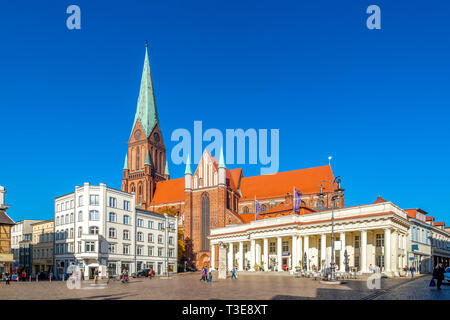 L'Église et du marché à Schwerin, Allemagne Banque D'Images
