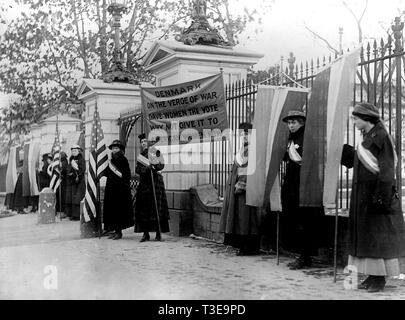 Woman Suffrage suffrage parade de piquetage Femme - Washington D.C. ca. 1917 Banque D'Images