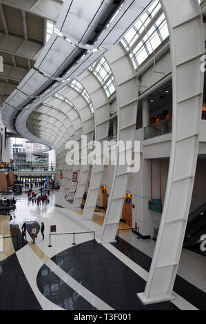 Intérieur de la DeVos Place Convention Centre, une installation multi-usages au centre-ville de Grand Rapids, Michigan. Le centre a ouvert ses portes en 2004. Banque D'Images