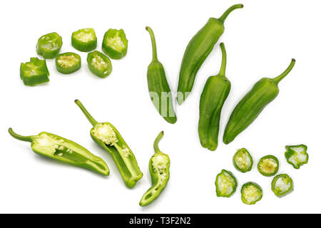 Chili pod - ensemble de poisson frais entier et piments verts frais haché - isolated on white Banque D'Images