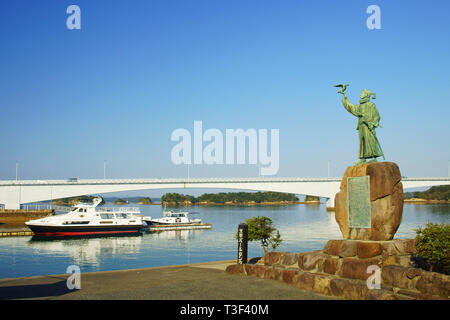 Quatrième Amakusa Bridge et Statue de Shiro Amakusa, Kumamoto Prefecture, Japan Banque D'Images