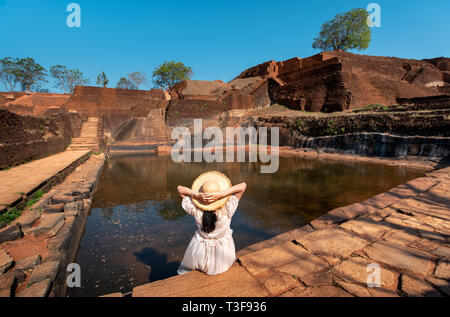 Voyageur femelle Sigiriya Rock en visite au Sri Lanka Banque D'Images