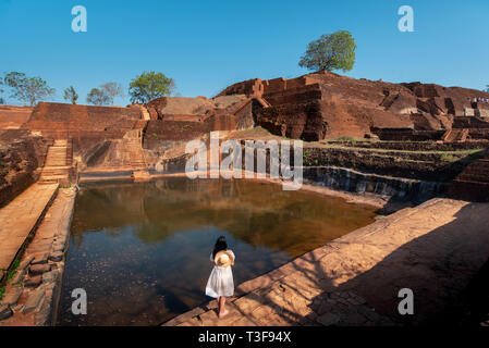 Voyageur femelle Sigiriya Rock en visite au Sri Lanka Banque D'Images