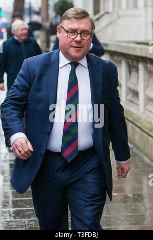 Londres, Royaume-Uni. 9 avril 2019. Mark Francois MP, vice-président du groupe de recherche européen (GRE), arrive à prendre la parole lors d'une 'Pas de retard, pas de capitulation - NO DEAL' rassemblement à Westminster organisée par le pro-Brexit Groupe de Bruges. Andrew Bridgen, député conservateur d'North West Leicestershire, et Anne Marie Morris, député conservateur de Newton Abbot, a également pris la parole à l'événement. Credit : Mark Kerrison/Alamy Live News Banque D'Images