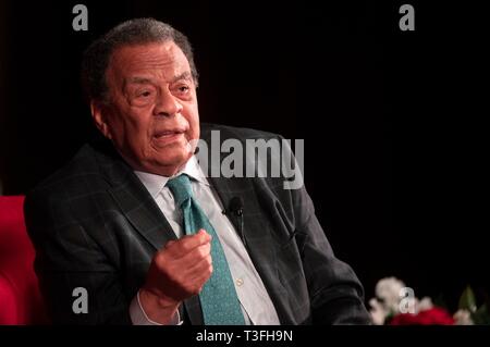 Texas, USA. Le 08 Avr, 2019. Leader des droits civiques de longue date l'Amb. Andrew Young discuter des efforts de justice sociale lors du Sommet sur la race en Amérique à la LBJ Presidential Library, 8 avril 2019 à Austin, Texas. Les jeunes, l'un des principaux lieutenant à Martin Luther King, Jr. dans le mouvement des droits civils des années 1960, a servi comme maire d'Atlanta, membre du Congrès de Géorgie, et l'Ambassadeur des États-Unis aux Nations Unies. Credit : Planetpix/Alamy Live News Banque D'Images