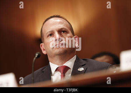 Washington DC, USA. 09 avr, 2019. Timothy Tubbs, sous-Agent spécial responsable- Laredo, Texas, Homeland Security Investigations, US Immigration and Customs Enforcement, Département de la sécurité intérieure témoigne devant le comité du Sénat américain sur la sécurité intérieure et les affaires gouvernementales le 9 avril 2019, l'examen de la migration lors de l'United States Southern Border Crédit : Stefani Reynolds/CNP/ZUMA/Alamy Fil Live News Crédit : ZUMA Press, Inc./Alamy Live News Banque D'Images