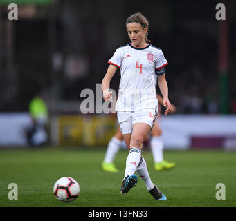 La masse de comté, Swindon, Royaume-Uni. Apr 9, 2019. Womens International football friendly l'Angleterre contre l'Espagne ; Irene Paredes de Espagne Credit : Action Plus Sport/Alamy Live News Banque D'Images