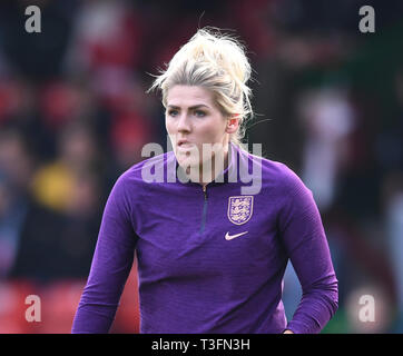 La masse de comté, Swindon, Royaume-Uni. Apr 9, 2019. Womens International football friendly l'Angleterre contre l'Espagne ; Millie Bright de l'Angleterre : l'action de Crédit Plus Sport/Alamy Live News Banque D'Images