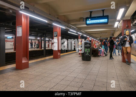 New York, USA - 6 septembre 2018 : Intérieur de métro à Manhattan Banque D'Images