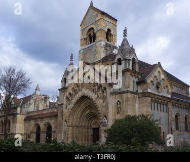 La chapelle de Jak - église gothique dans le château de Vajdahunyad. Vajdahunyad Castle a été construit en 1896 dans le cadre de milliers d'exposition. Budapest, Hongrie. Banque D'Images