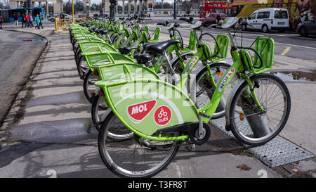 Budapest, Hongrie, le 15 mars 2019:Mol BuBi louer un vélo gare Banque D'Images