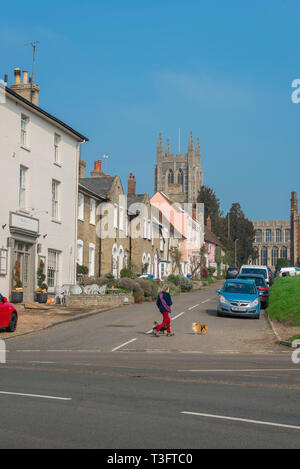 Long Melford, Suffolk voir l'église de marche et la tour de l'église Holy Trinity Suffolk dans le village de Long Melford, England, UK. Banque D'Images