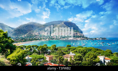 Vue sur le golfe de Mondello et Monte Pellegrino, Palerme, Sicile, Italie île Banque D'Images