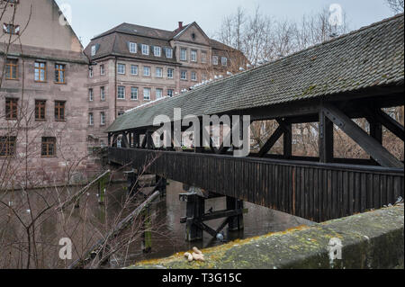 Le pont en bois du pendu (Henkersteg) - Nuremberg, Allemagne Banque D'Images