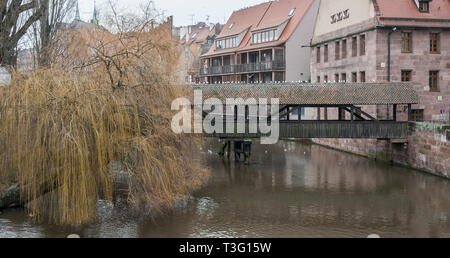 Le pont en bois du pendu (Henkersteg) - Nuremberg, Allemagne Banque D'Images