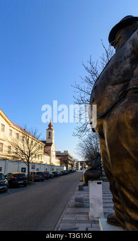 Krems an der Donau : Justizanstalt Stein (prison), statues en face de cartoon museum (Karikaturmuseum ) à Wachau, Niederösterreich, Autriche, Aust Banque D'Images