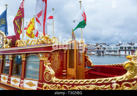 Gloriana, la reine rowbarge, utilisé dans le Jubilé de diamant de la Reine, amarrée à Henley-on-Thames, dans la Régate royale de Henley Banque D'Images