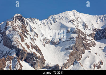 View of snowy Rote Wand avec pistes de ski de Unterhutlaalpe Lechquellengebirge/Lechquellen - montagnes, Vorarlberg, Autriche Banque D'Images