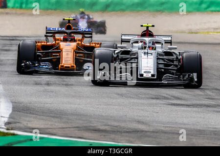 Monza/Italie - # 16 Charles Leclerc dépassements # 2 Stoffel Vandoorne au Roggia chicane pendant le GP Italien Banque D'Images