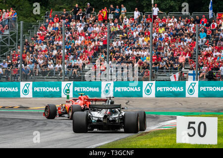 Monza/Italie - # 7 Kimi Raikkonen et # 44 Lewis Hamilton à la Roggia chicane pendant le GP Italien Banque D'Images